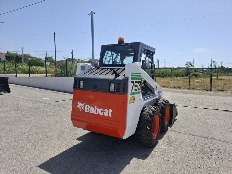 Mini carregadora Bobcat 753
