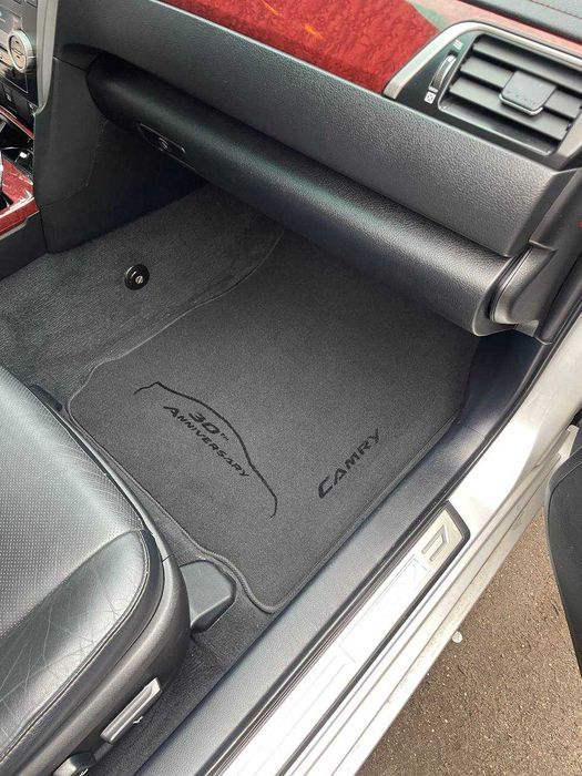 Автокилими для Toyota Camry. Коврики в салон для Тойота Камри