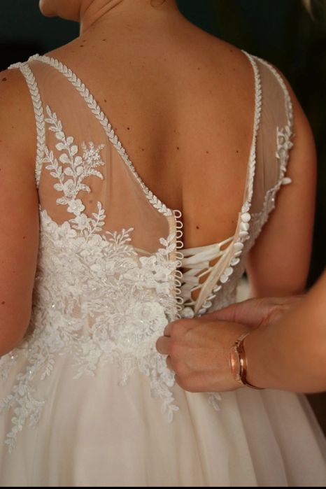 Kremowa Suknia ślubna