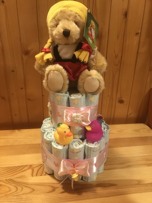 Tort z pieluch PAMPERS z maskotka