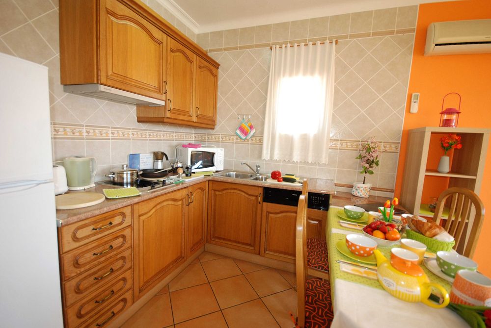Apartamento independente T2 na espetacular vivenda, piscina comum, perto de zona antiga de Albufeira
