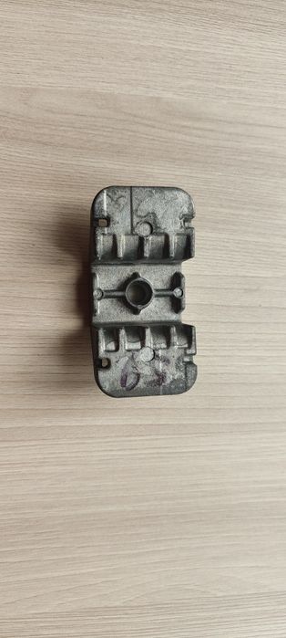 Кронштейн кріплення АКБ верхній Tesla model 3