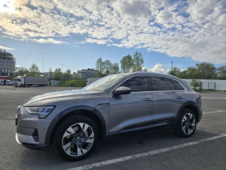 Продаж AUDI e-tron 55 Quattro / 95 кВт / Full-Led digital Matrix
2020