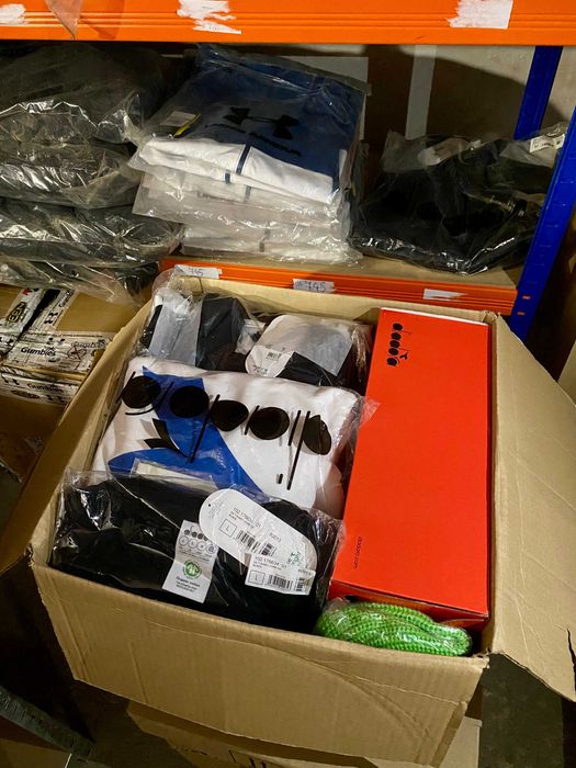 BOX makrowej odzieży sportowej (Under Armour, Diadora, 4F, Pit Bull)