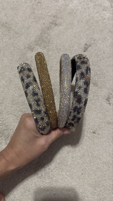 Обруч в стразах нарядный