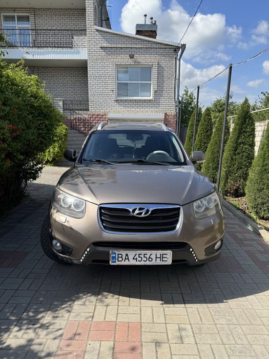 Продам автомобиль Hundai Santa Fe 2010