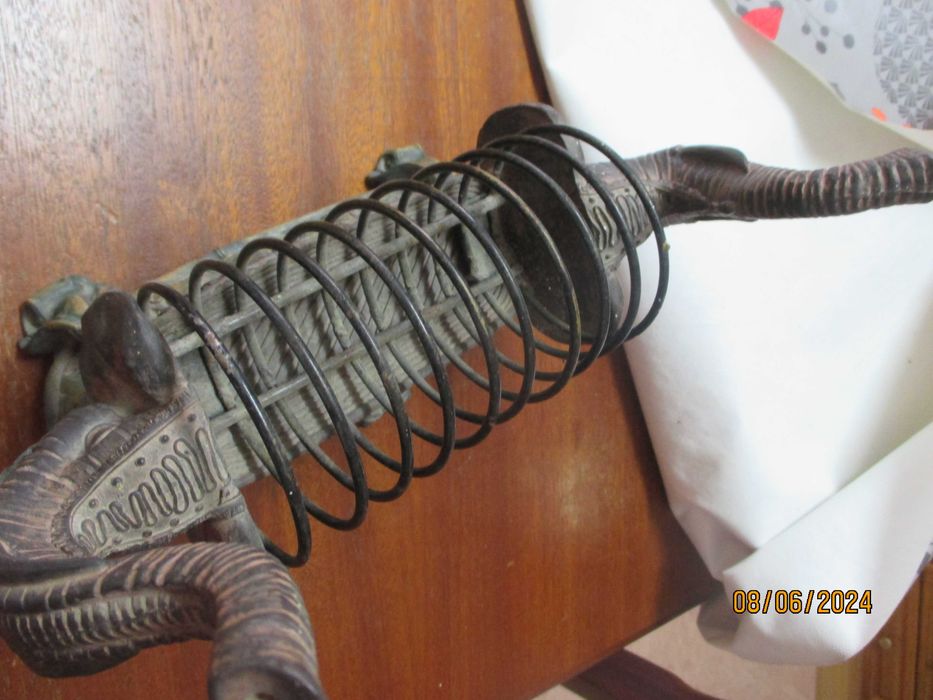 Peça metálica C/2 cabeças de elefante, para decoração ou...