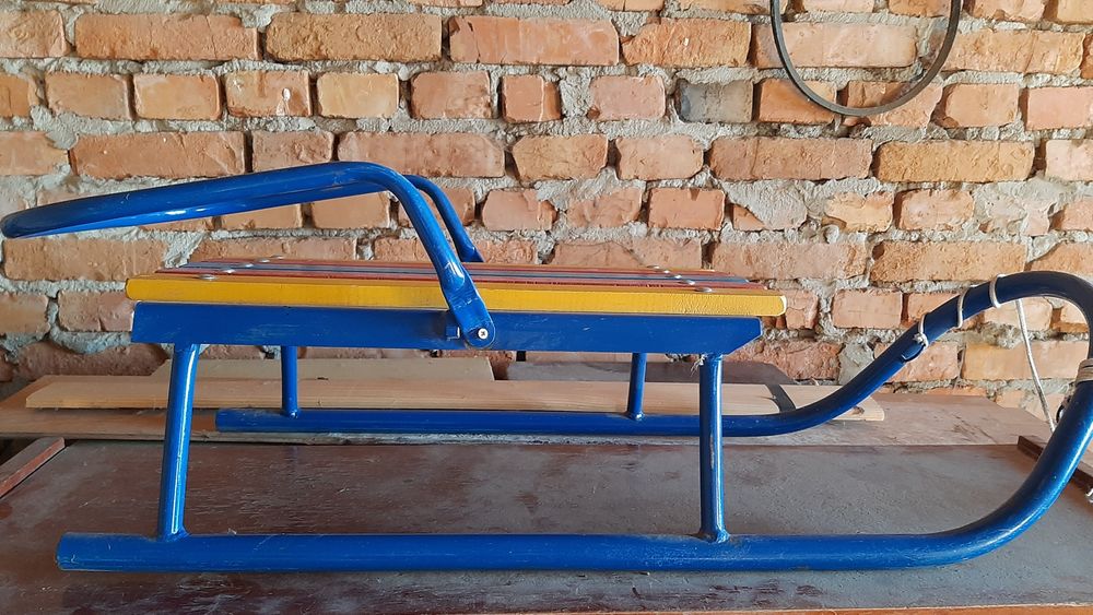 Санки у дуже хорошому стані