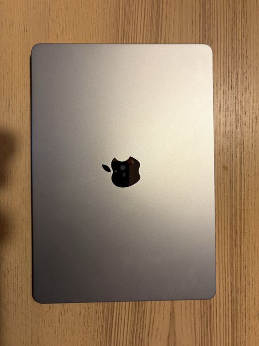 MacBook Air 13.6” M4 (2025) – jak nowy, tylko 16 cykli ładowania!