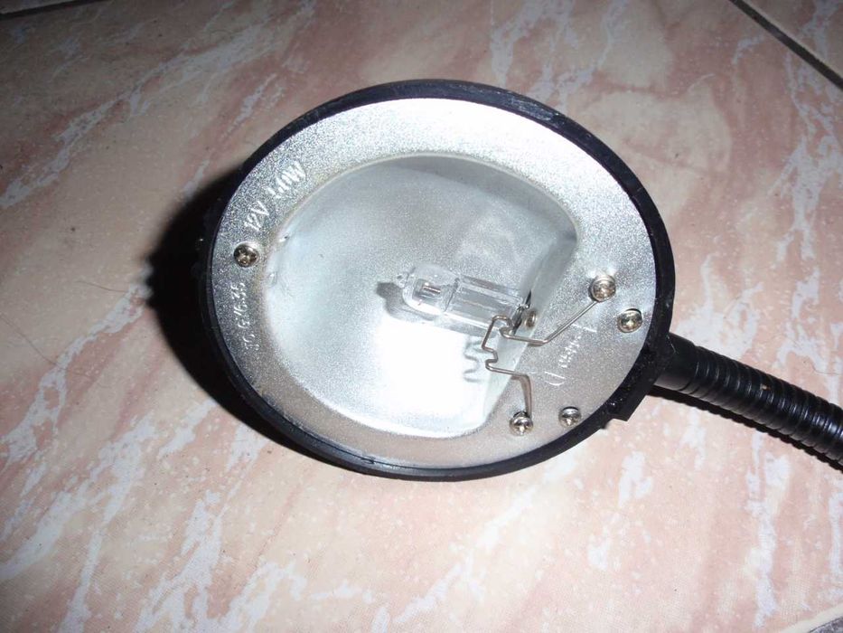 Lampa na biurko  ze zmianą natężenia światła