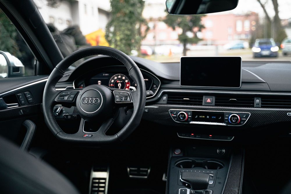 Wynajem Audi RS4 Sport Quattro 4x4 wypożyczalnia samochodów