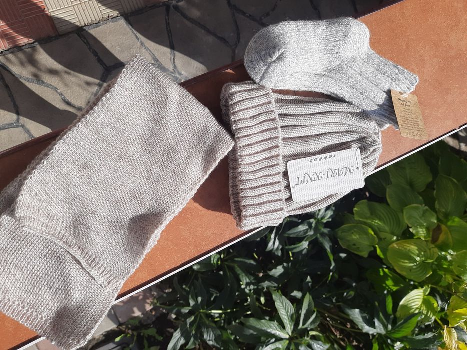 Шапка шарф носки нові.