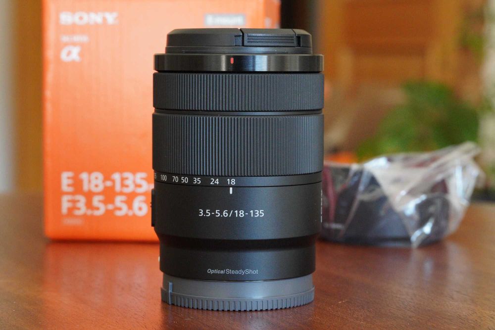 [NOVA] Lente Objectiva Sony E 18-135mm f/3.5-5.6 OSS (SEL18135)