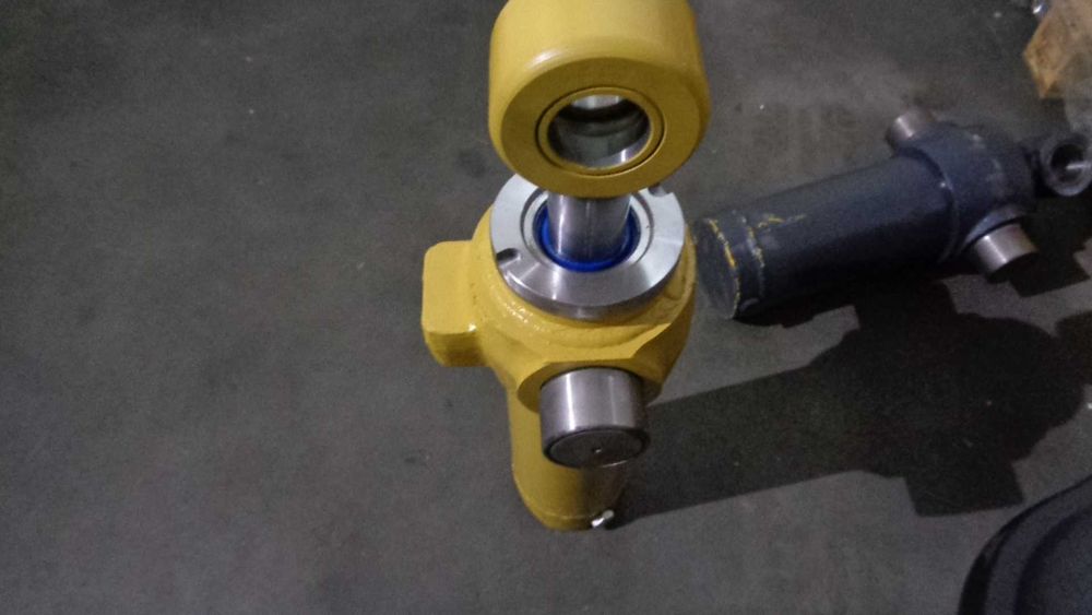 Siłownik obrotu cat 428C 432C nowy