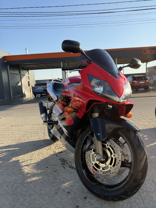 Продам Honda CbRf4I