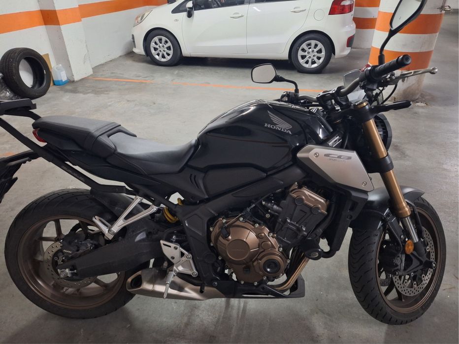 Honda CB650R Preta - 13.000 km