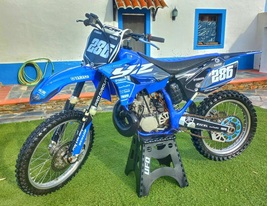 YAMAHA YZ 250 ---