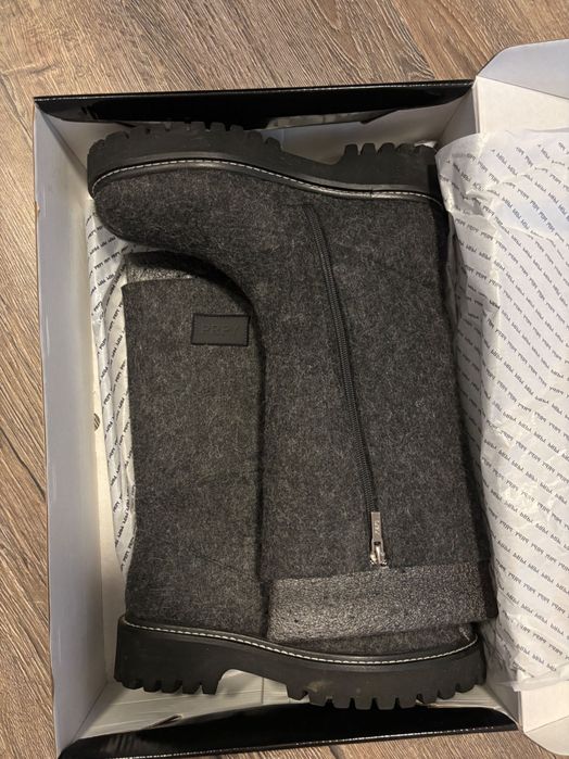 Чоботи сірі на зиму-весну