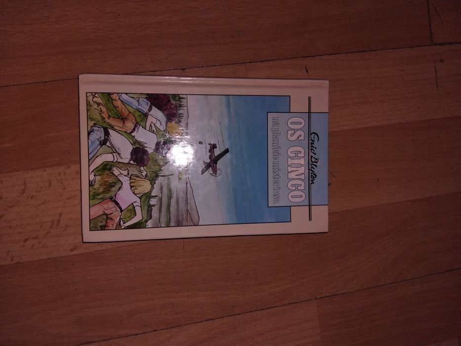 Vendo este livros leia a discrição
