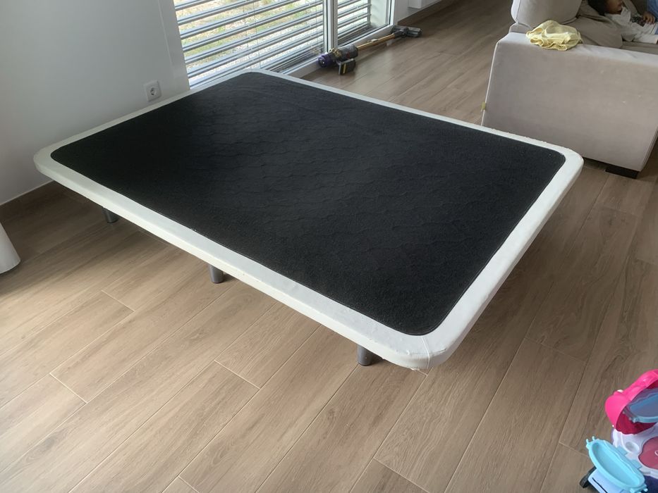Base para Cama usado (195x145), mas em bom estado.