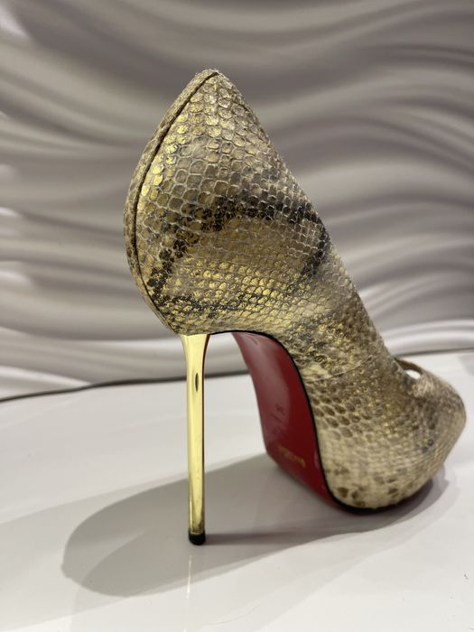 Туфли кожаные с металлическим каблуком,