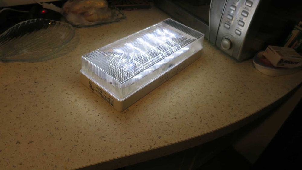 Oprawa oświetlenie awaryjne ewakuacyjne LED