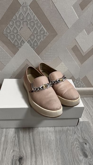 Натуральні туфлі