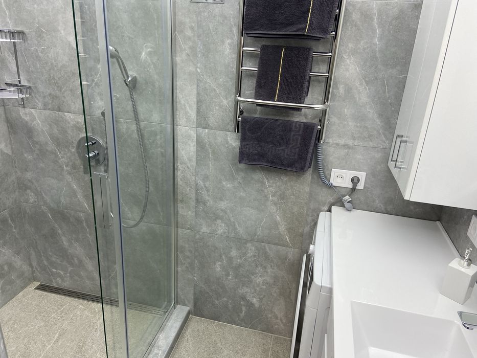 Здам  1-к командирувальним ,біля площі Володимира Великого