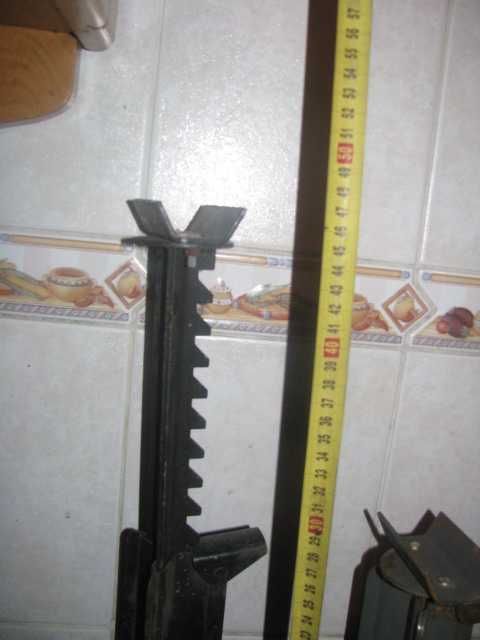 Автосервісна опора регульвана на трещотці.