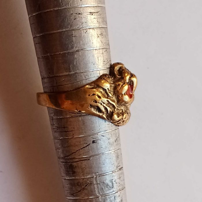 Vintage Sygnet LEO Lew – Handmade Boho, Unikat z UK, Styl Retro