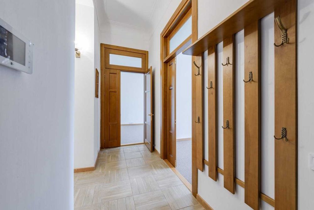 БЕЗ КОМІСІЇ. Продаж офісу 90 кв.м. Велика Васильківська, 42. Сталінка. Метро Площа Українських Героїв (Льва Толстого), Олімпійська, Палац Спорту