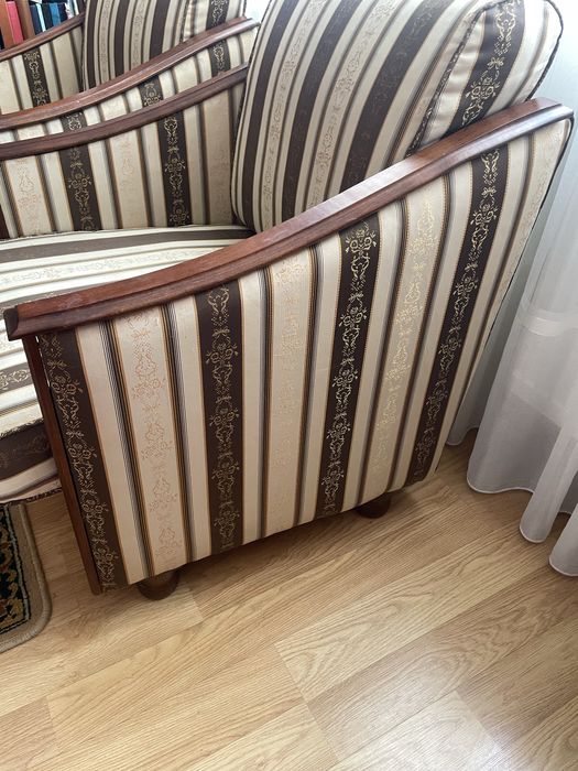 Продам диван і два крісла