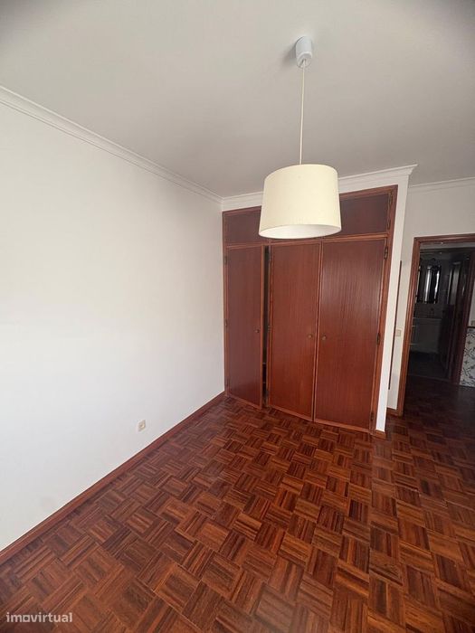 T2 à venda na Rinchoa com 2 varandas e 2 WC