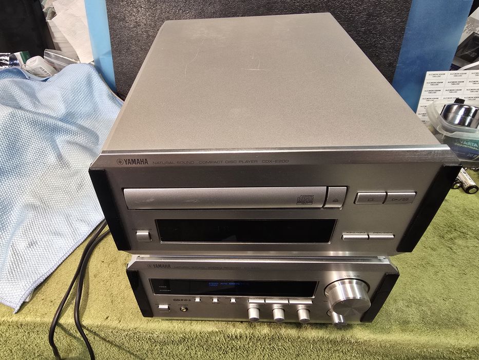 YAMAHA RX-E200 amplituner, CDX-E200 odtwarzacz CD zestaw.