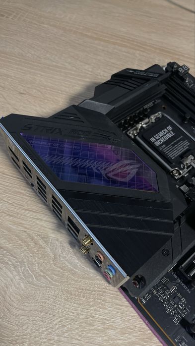 ASUS ROG Strix Z690-E Gaming Wi-Fi Материнська плата LGA 1700