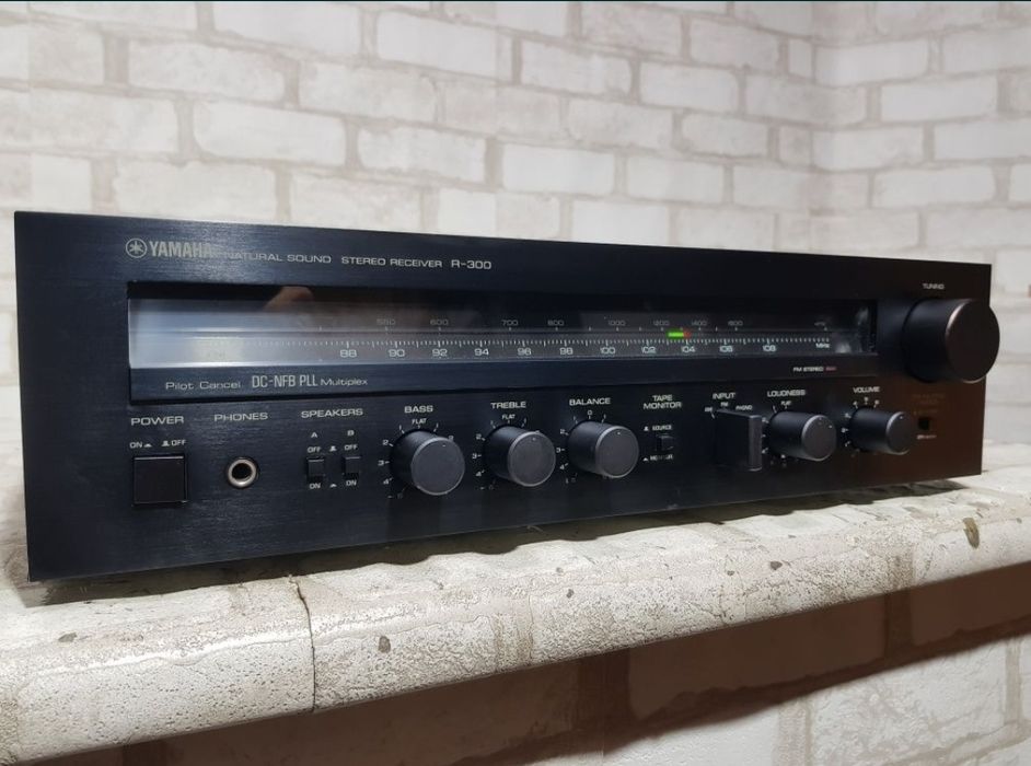 Стерео ресивер/підсилювач YAMAHA R-300, *2х65 Вт, +1ш. б/у з Німеччини