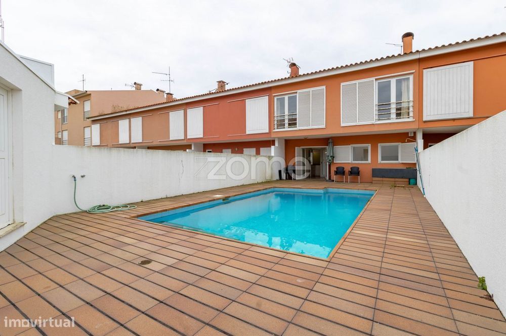 Moradia T4 com piscina para arrendamento em Esposende