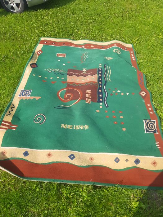 Sprzedam dywan wymiary 2,5x2 metry