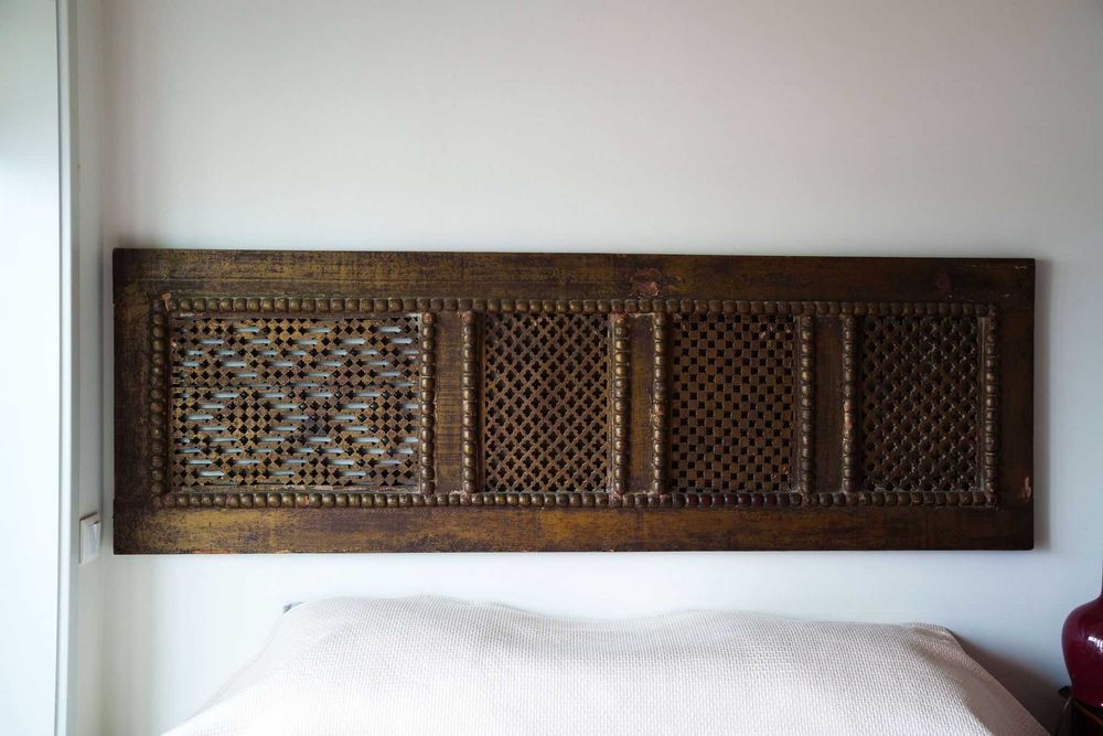 Cabeceira de Cama Antiga em Madeira Maciça – Estilo Rústico/Vintage