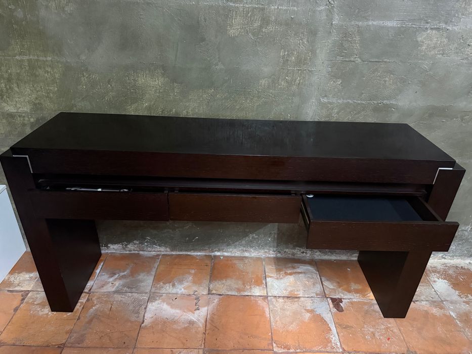 Móvel de apoio castanho