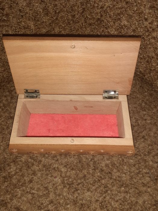 Скринька для прикрас дерев'яна