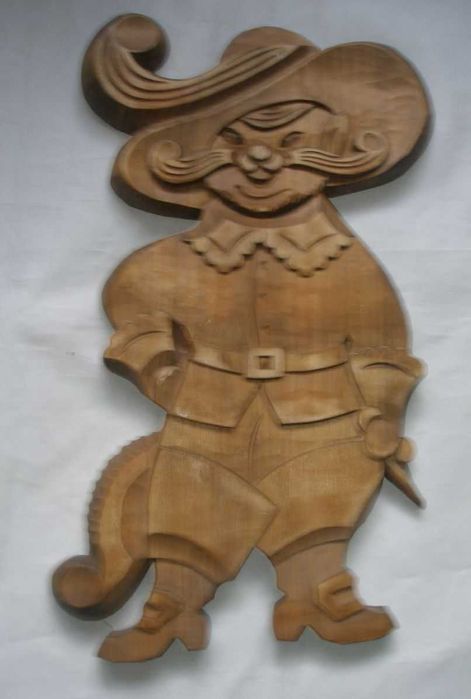кот в сапогах из дерева.