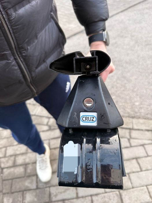 Belki dachowe Cruz Airo Dark  dla Hyundai ix20 lub Kia Venga