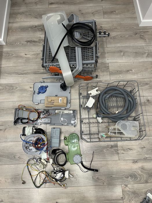 Продам корзины с роликами для HOTPOINT ARISTON HIO 3T123 WFT