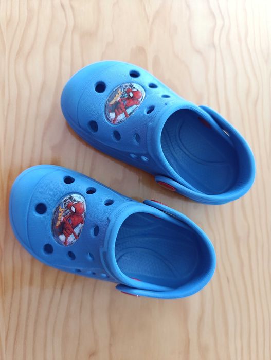 Socas de menino. 24-25.