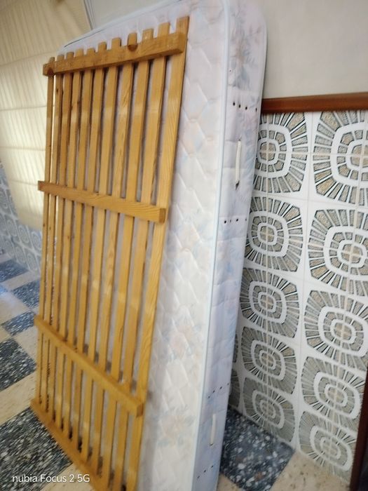 Cama de solteiro com colxao