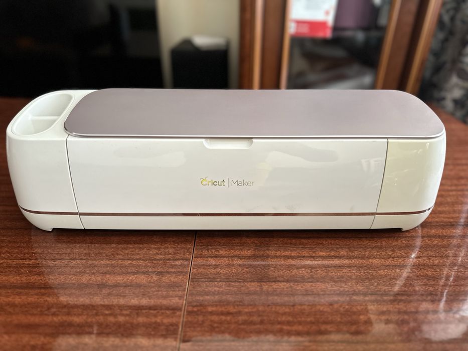 Плоттер Cricut Maker