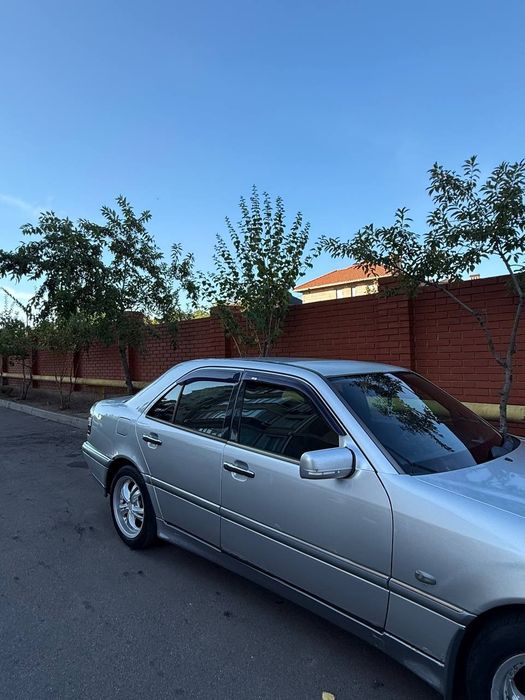 Mercedes w202 2000 год 2.0 газ/бенз