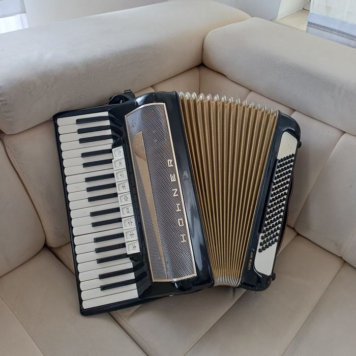 Akordeon Hohner Lucia 4p 96 basów