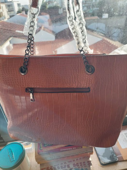 mala senhora castanha